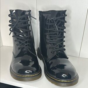 Dr Martens YOUTH 1460 PATENT LEATHER LACE UP BOOTS